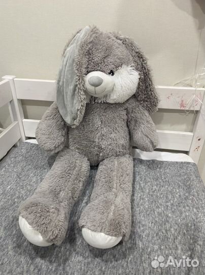 Плюшевый заяц большой