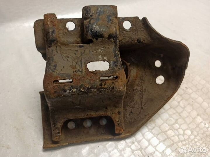 Кронштейн задней балки