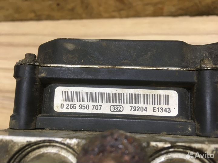 Блок абс Cadillac Escalade 2010г