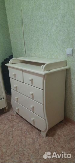 Детская кровать и пеленальный комод