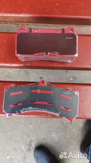 Тормозные колодки JBT 4 и 6 поршней