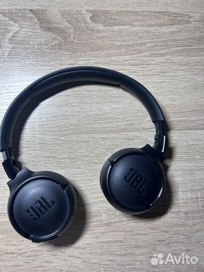 Беспроводные наушники jbl tune520