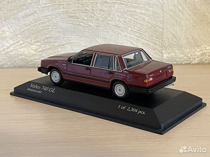 Модель автомобиля Volvo 740GL minichamps 1:43