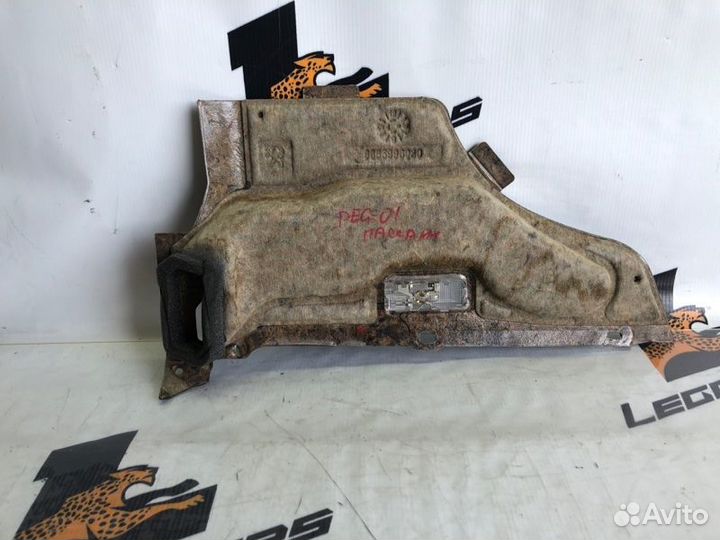 Накладка на торпедо правая Peugeot 308Sw DV6C 2012