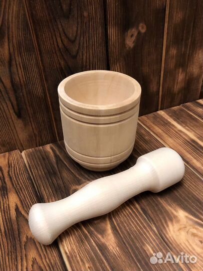 Деревянна ступка с пестком для специй