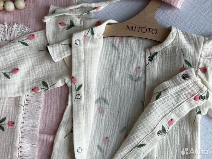 Комплект на выписку из муслина для девочки