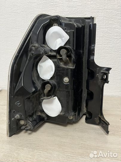 Оригинал задний правый фонарь Mitsubishi Pajero 4