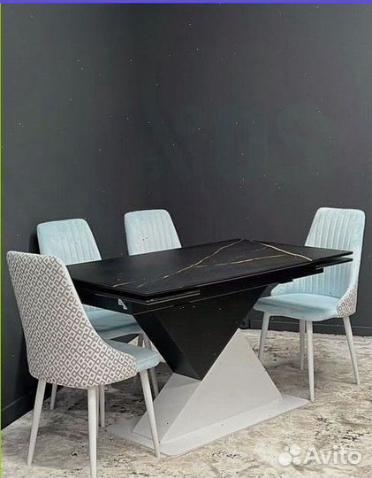Стол из стекла