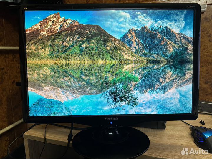 Хороший широкоф. монитор 22