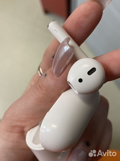 Левый наушник airpods 2 и кейс