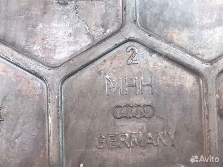 Клапанная крышка Audi