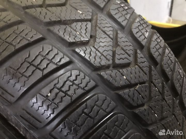 Pirelli Winter Sottozero 3 215/50 R17
