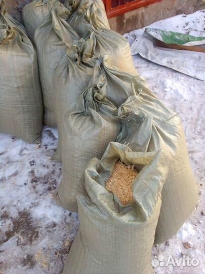 Опилки в мешках