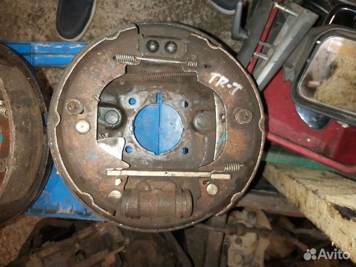 Щит опорный левый и правый Ford Transit (FA)