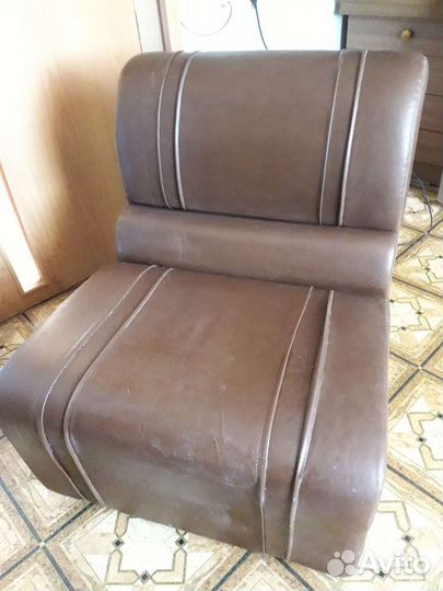 Кожанное кресло