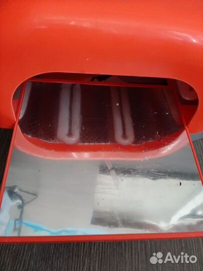 Маникюрная уф лампа