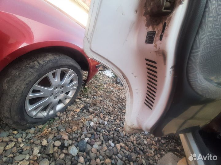 Задняя левая дверь на Дэу Нексия,Daewoo Nexia