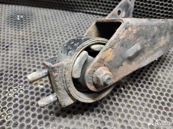 Подушка двигателя с кронштейном Kia Shuma 2