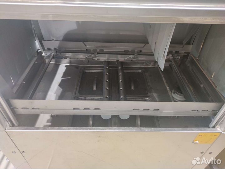 Конвейерная посудомоечная машина