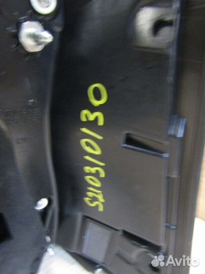 Фонарь задний наружный левый Toyota Land Cruiser