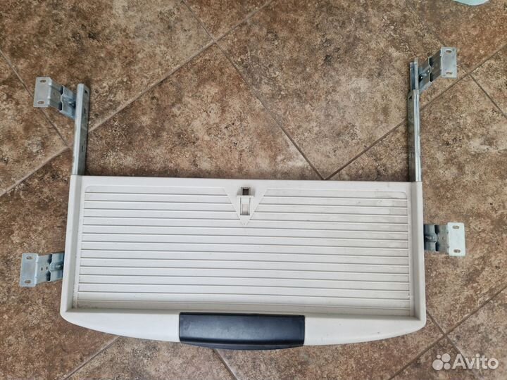 Выдвижная полка для клавиатуры