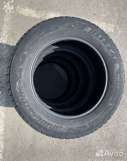 Bridgestone Blizzak DM-V2 255/65 R17