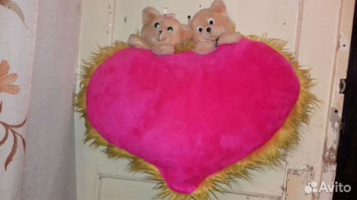 Подушка новобрачных.размеры: 53см-46см.торг