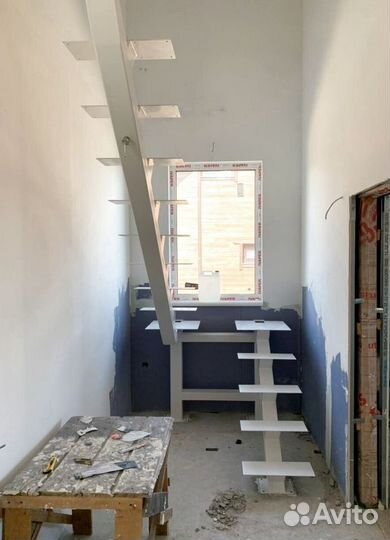 Г-образная лестница с поворотом