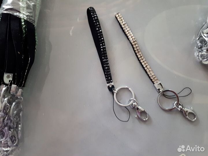 Шнурок для ключей,бейджиков, телефонов (много)