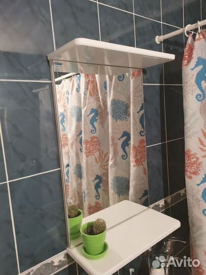 Зеркало с полкой