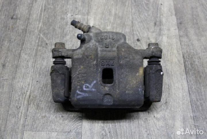 Суппорт передний правый Mitsubishi Bj,1998