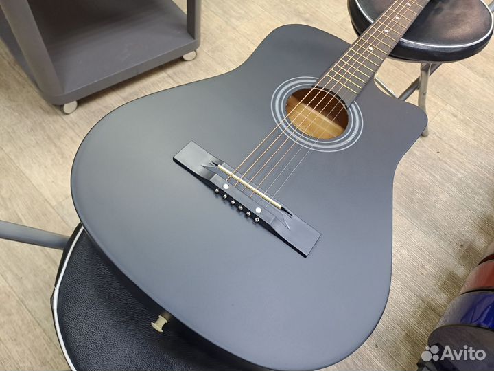 Гитара акустическая чёрная матовая