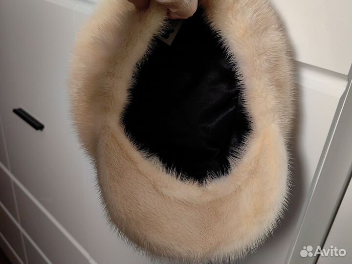 Зимняя, стильная кепка-берет натуральный мех