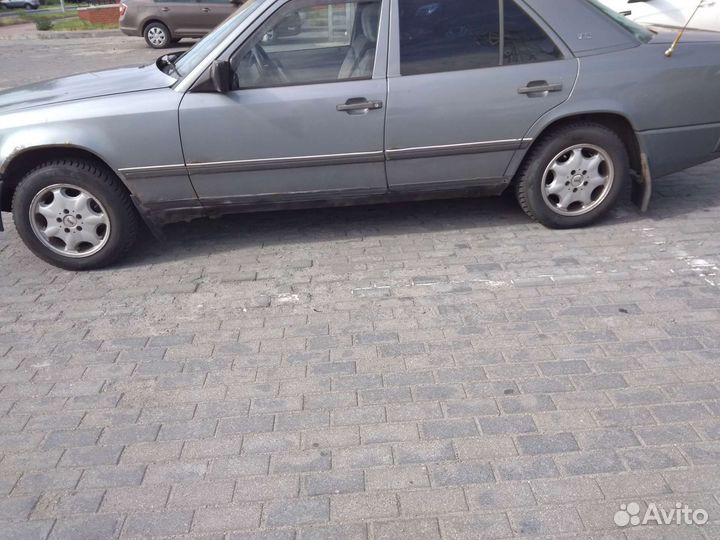 Mercedes-Benz W124 2.3 AT, 1988, 245 000 км