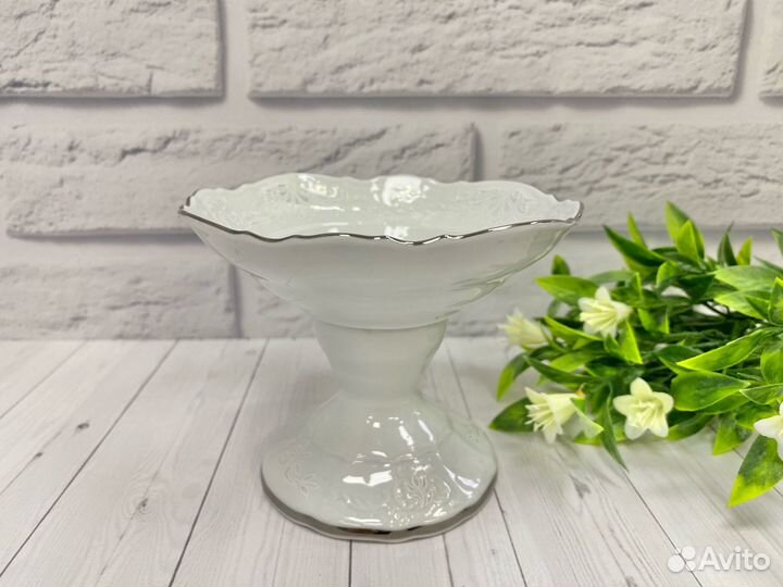 Салатник на ножке 