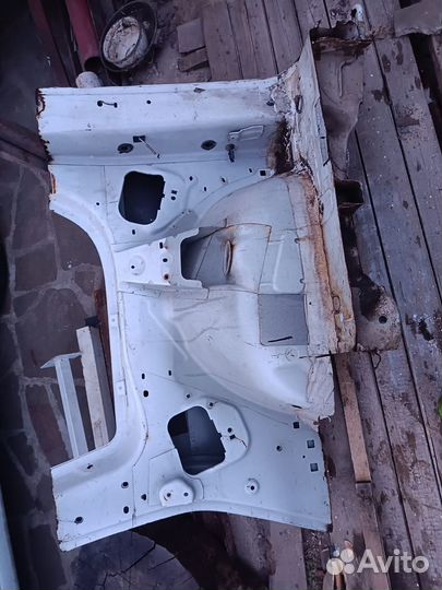 Задняя правая четверть LADA Largus