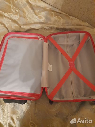 Чемодан на колёсах д/д