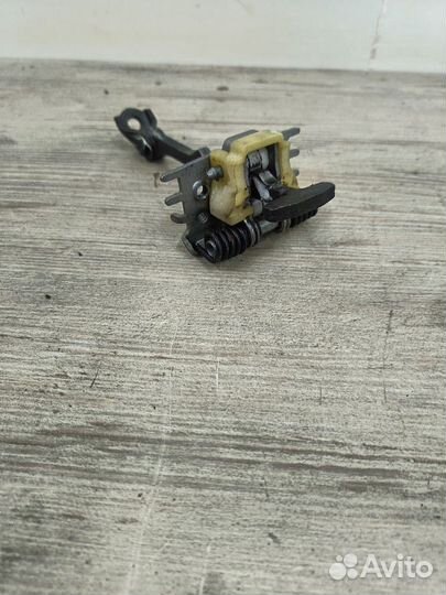 Ограничитель двери передний Renault Megane 3