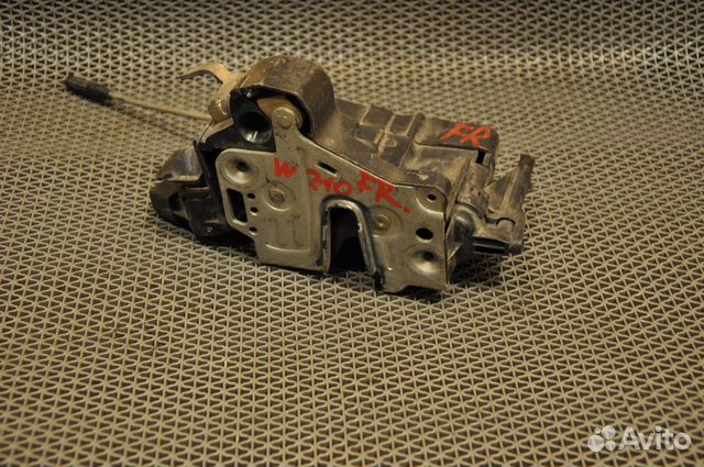 Замок двери передний правый mercedes-benz E-clas