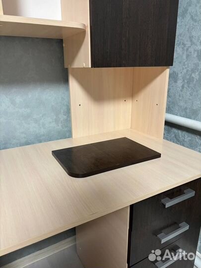 Письменный стол школьный