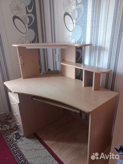 Компьютерный стол