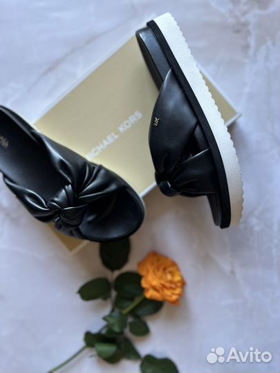 Сандалии Michael Kors Josie