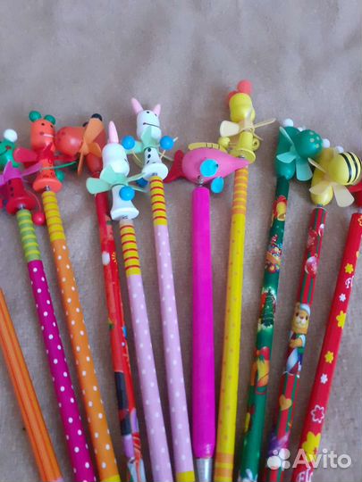 Карандаши и шариковые ручки