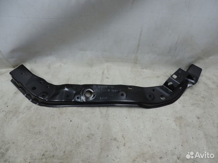 Рамка радиатора левая часть Mitsubishi Pajero Spor