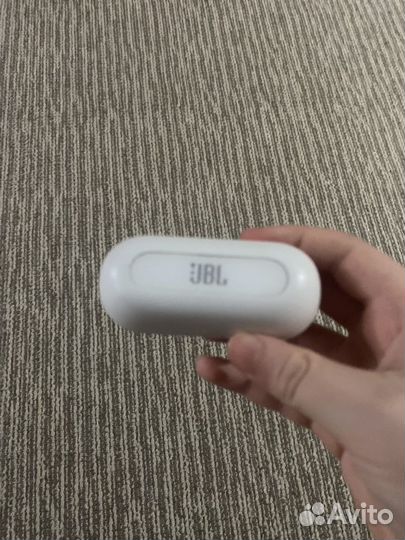 Продам наушники JBL T100