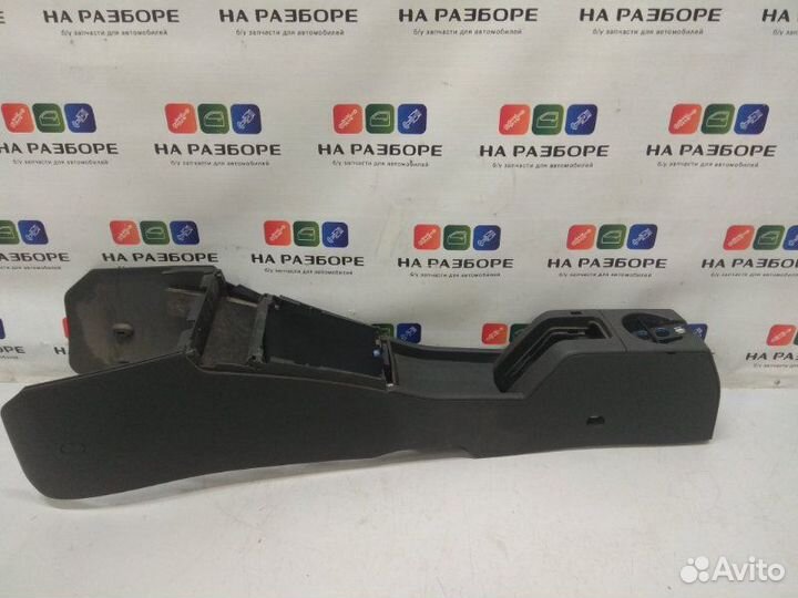 Консоль между сидений Opel Astra H 1.3 2008