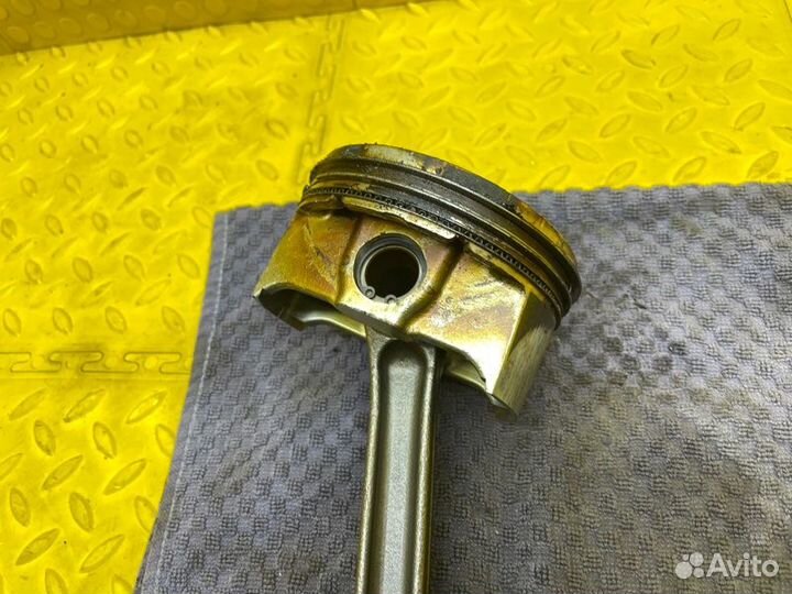 Б/У Шатун Поршень с задирами, оригиналnnУ нас есть