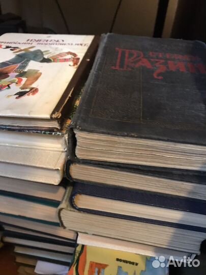 Книги всякие много