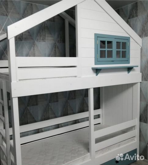 Детская двухъярусная кровать домик