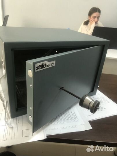 Вскрытие замков Дверей машин сейфов гаражей